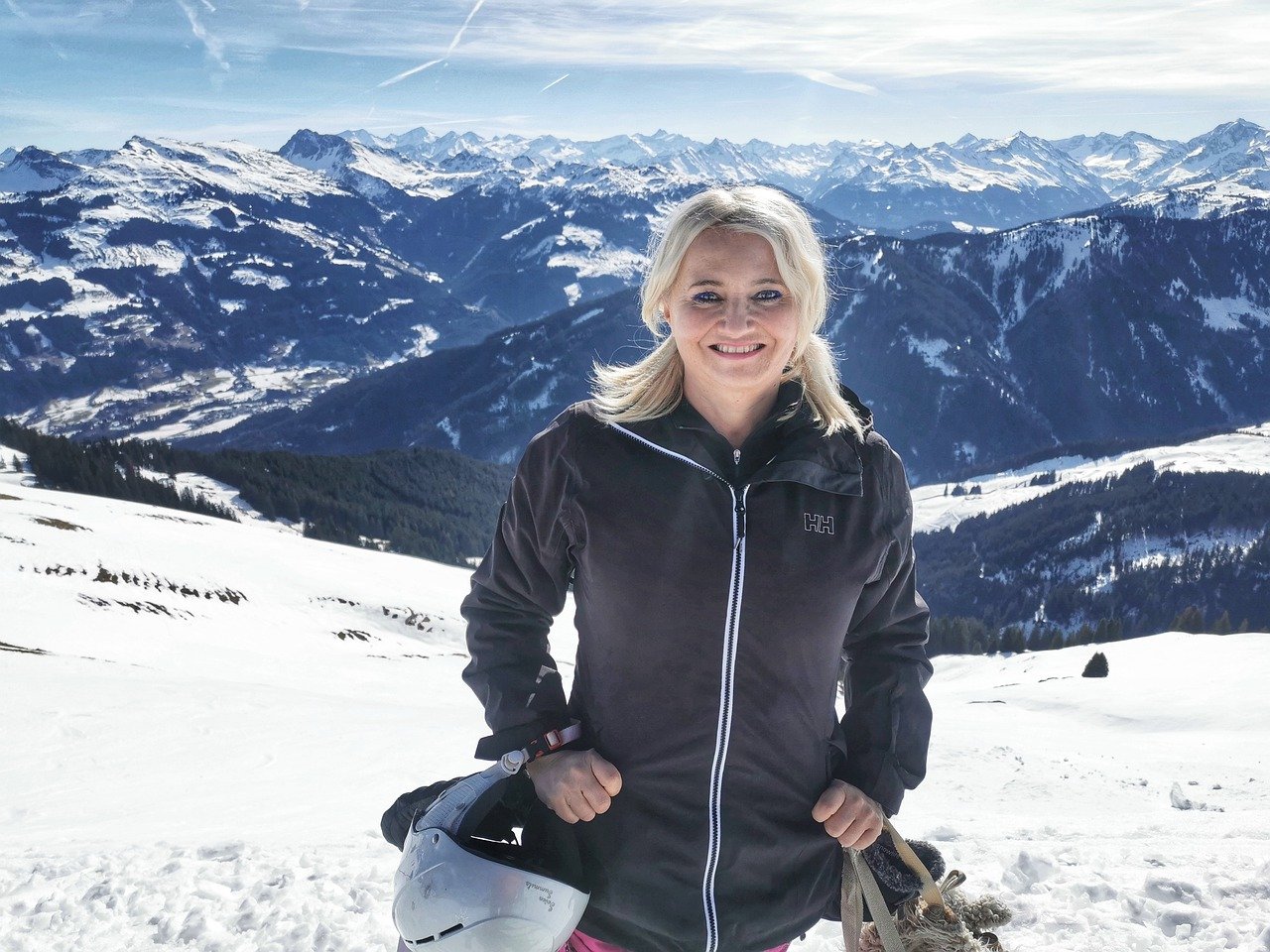 woman, skier, winter sports-7829696.jpg